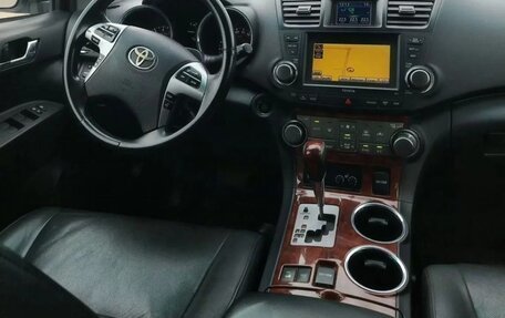Toyota Highlander III, 2011 год, 1 920 000 рублей, 10 фотография