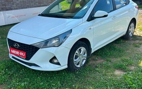 Hyundai Solaris II рестайлинг, 2020 год, 950 000 рублей, 1 фотография