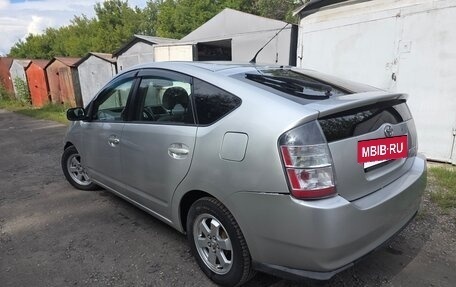 Toyota Prius, 2004 год, 560 000 рублей, 5 фотография