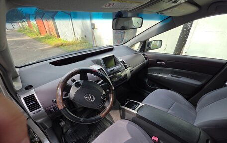 Toyota Prius, 2004 год, 560 000 рублей, 11 фотография