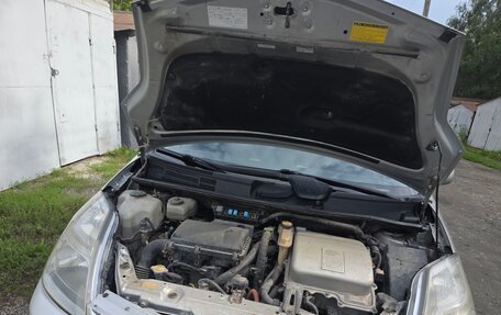 Toyota Prius, 2004 год, 560 000 рублей, 8 фотография