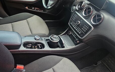Mercedes-Benz GLA, 2018 год, 1 700 000 рублей, 12 фотография