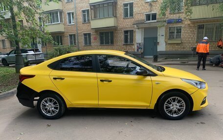 Hyundai Solaris II рестайлинг, 2017 год, 1 000 000 рублей, 10 фотография