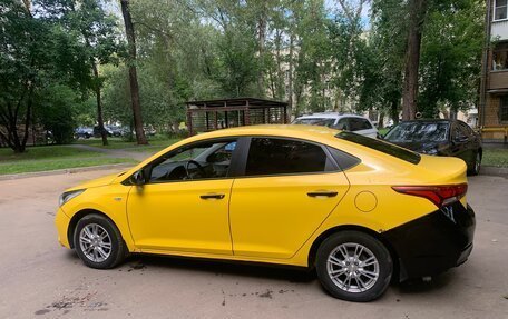 Hyundai Solaris II рестайлинг, 2017 год, 1 000 000 рублей, 5 фотография