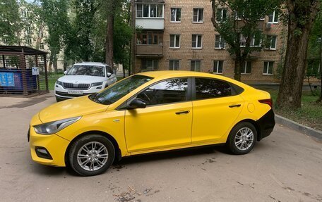 Hyundai Solaris II рестайлинг, 2017 год, 1 000 000 рублей, 4 фотография