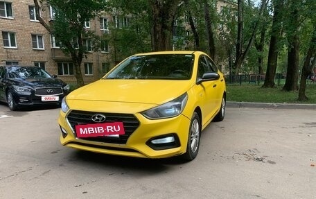 Hyundai Solaris II рестайлинг, 2017 год, 1 000 000 рублей, 3 фотография
