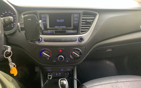Hyundai Solaris II рестайлинг, 2017 год, 1 000 000 рублей, 18 фотография
