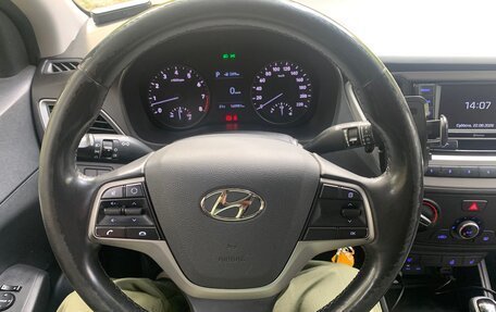 Hyundai Solaris II рестайлинг, 2017 год, 1 000 000 рублей, 16 фотография
