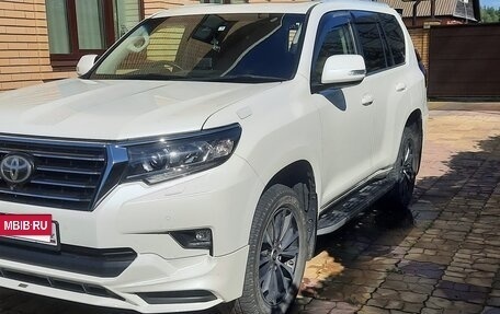 Toyota Land Cruiser Prado 150 рестайлинг 2, 2019 год, 4 800 000 рублей, 5 фотография