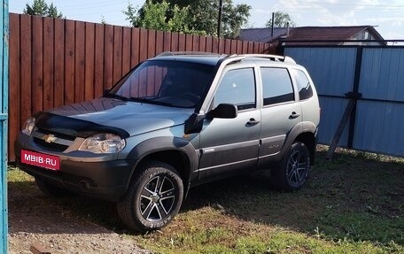 Chevrolet Niva I рестайлинг, 2009 год, 490 000 рублей, 3 фотография