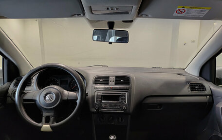 Volkswagen Polo VI (EU Market), 2011 год, 597 000 рублей, 14 фотография