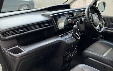 Honda Stepwgn IV, 2016 год, 1 840 000 рублей, 11 фотография