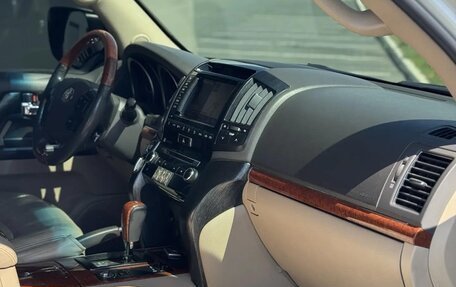 Toyota Land Cruiser 200, 2014 год, 3 000 000 рублей, 10 фотография