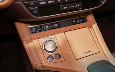 Lexus ES VII, 2015 год, 2 570 000 рублей, 25 фотография