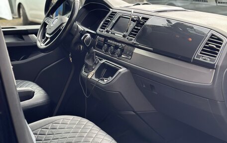 Volkswagen Caravelle T6 рестайлинг, 2018 год, 4 100 000 рублей, 9 фотография