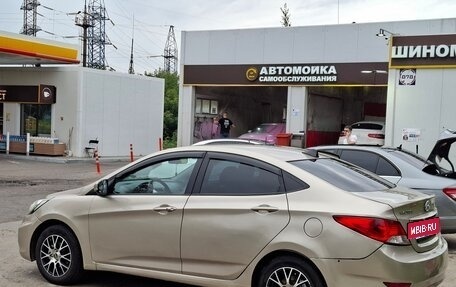 Hyundai Solaris II рестайлинг, 2011 год, 430 000 рублей, 3 фотография