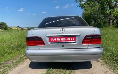 Mercedes-Benz E-Класс, 1997 год, 450 000 рублей, 2 фотография