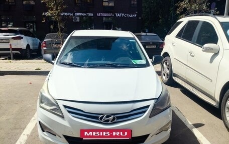 Hyundai Solaris II рестайлинг, 2015 год, 350 000 рублей, 2 фотография