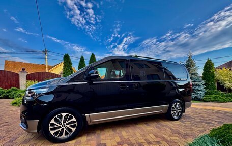 Hyundai Grand Starex Grand Starex I рестайлинг 2, 2018 год, 3 750 000 рублей, 4 фотография