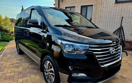 Hyundai Grand Starex Grand Starex I рестайлинг 2, 2018 год, 3 750 000 рублей, 3 фотография