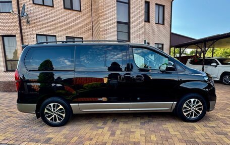 Hyundai Grand Starex Grand Starex I рестайлинг 2, 2018 год, 3 750 000 рублей, 8 фотография