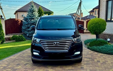 Hyundai Grand Starex Grand Starex I рестайлинг 2, 2018 год, 3 750 000 рублей, 11 фотография