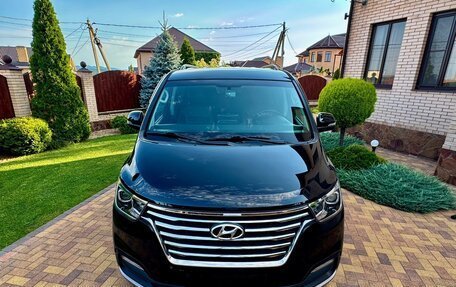 Hyundai Grand Starex Grand Starex I рестайлинг 2, 2018 год, 3 750 000 рублей, 9 фотография