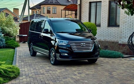 Hyundai Grand Starex Grand Starex I рестайлинг 2, 2018 год, 3 750 000 рублей, 12 фотография