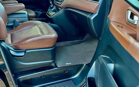 Hyundai Grand Starex Grand Starex I рестайлинг 2, 2018 год, 3 750 000 рублей, 16 фотография