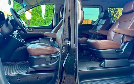 Hyundai Grand Starex Grand Starex I рестайлинг 2, 2018 год, 3 750 000 рублей, 24 фотография