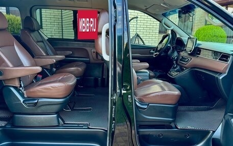 Hyundai Grand Starex Grand Starex I рестайлинг 2, 2018 год, 3 750 000 рублей, 18 фотография