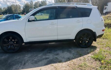 Mitsubishi Outlander III рестайлинг 3, 2010 год, 950 000 рублей, 2 фотография