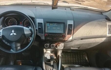 Mitsubishi Outlander III рестайлинг 3, 2010 год, 950 000 рублей, 6 фотография