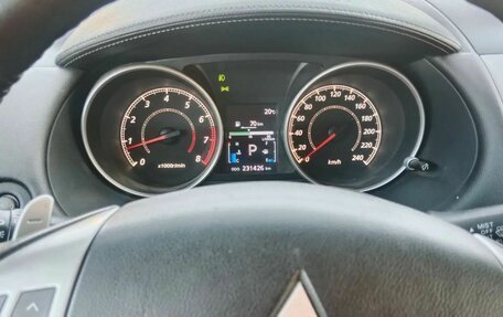 Mitsubishi Outlander III рестайлинг 3, 2010 год, 950 000 рублей, 11 фотография