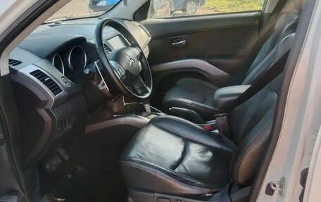 Mitsubishi Outlander III рестайлинг 3, 2010 год, 950 000 рублей, 10 фотография