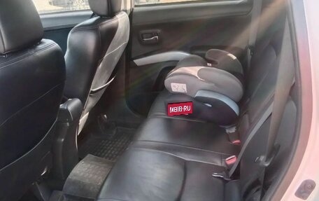 Mitsubishi Outlander III рестайлинг 3, 2010 год, 950 000 рублей, 7 фотография