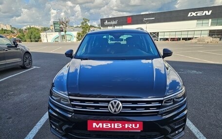 Volkswagen Tiguan II, 2019 год, 2 470 000 рублей, 2 фотография