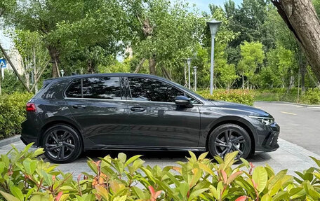 Volkswagen Golf VIII, 2022 год, 1 950 000 рублей, 4 фотография