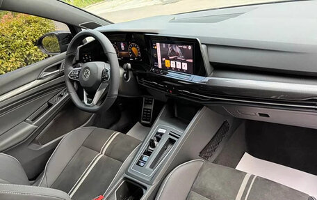 Volkswagen Golf VIII, 2022 год, 1 950 000 рублей, 10 фотография