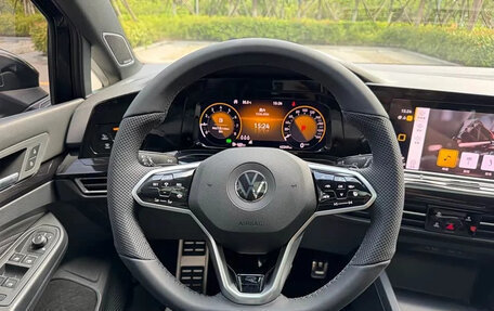 Volkswagen Golf VIII, 2022 год, 1 950 000 рублей, 15 фотография
