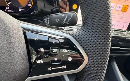 Volkswagen Golf VIII, 2022 год, 1 950 000 рублей, 21 фотография