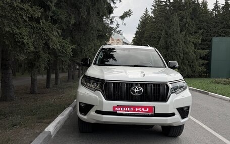 Toyota Land Cruiser Prado 150 рестайлинг 2, 2022 год, 7 350 000 рублей, 8 фотография