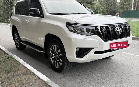 Toyota Land Cruiser Prado 150 рестайлинг 2, 2022 год, 7 350 000 рублей, 13 фотография