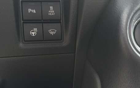 Toyota Land Cruiser Prado 150 рестайлинг 2, 2022 год, 7 350 000 рублей, 19 фотография