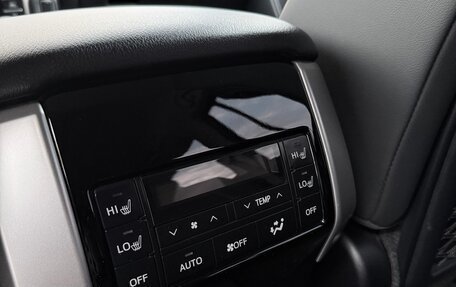 Toyota Land Cruiser Prado 150 рестайлинг 2, 2022 год, 7 350 000 рублей, 27 фотография