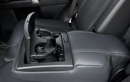 Toyota Land Cruiser Prado 150 рестайлинг 2, 2022 год, 7 350 000 рублей, 26 фотография
