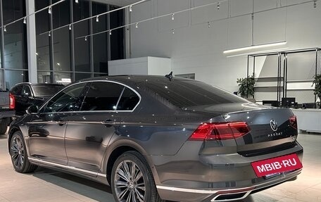 Volkswagen Passat B8 рестайлинг, 2021 год, 3 890 000 рублей, 6 фотография