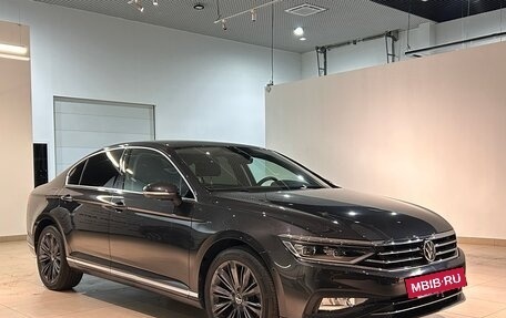 Volkswagen Passat B8 рестайлинг, 2021 год, 3 890 000 рублей, 3 фотография