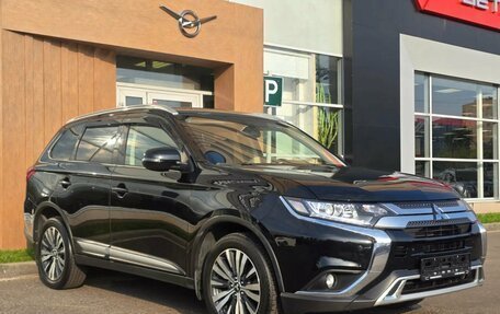 Mitsubishi Outlander III рестайлинг 3, 2021 год, 2 550 000 рублей, 1 фотография