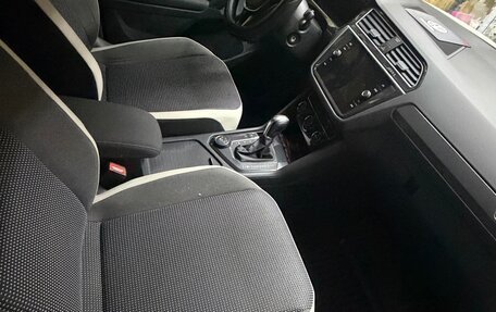 Volkswagen Tiguan II, 2019 год, 3 050 000 рублей, 2 фотография